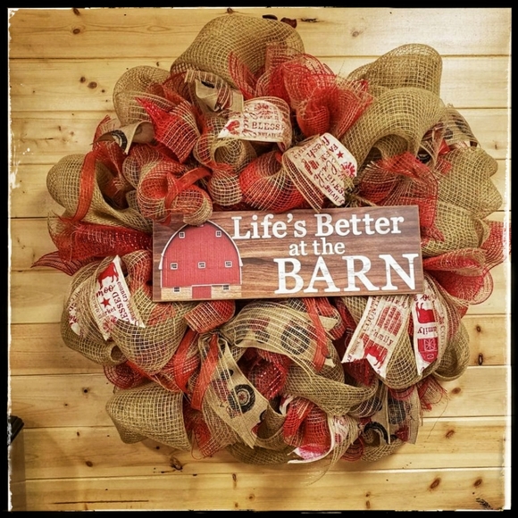 New - Hand Crafted Khaki and Red Deco Mesh Wreath - Picture 3 of 4